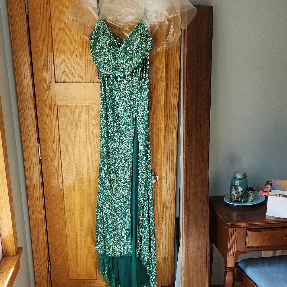 Stunning Emerald Green Sequin Spaghetti Strap Prom Dress Sz 0 Sherri Hill